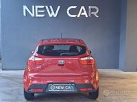 Käytetty Kia Rio EX 85 HP (62 kW) 2012 Punainen Sedan
