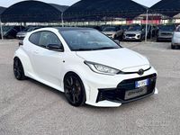 Usata Toyota Yaris 280 CV (205 kW) 2024 Bianco Utilitaria
