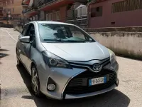 Usata Toyota Yaris Hybrid Active 73 CV (53 kW) 2016 Grigio Berlina