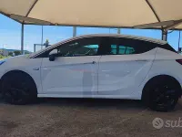 Usata Opel Astra Dynamic 136 CV (100 kW) 2017 Bianco Berlina