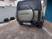 Usata Land Rover Defender SE Dynamic 200 CV (147 kW) 2023 Verde SUV