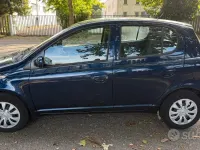 Usata Toyota Yaris 68 CV (50 kW) 2003 Bluazzurro Berlina