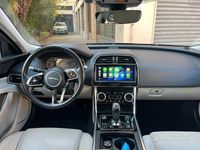 Usata Jaguar XE 180 CV (132 kW) 2019 Grigio Berlina