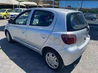 Usata Toyota Yaris Sol 86 CV (63 kW) 2002 Grigio Berlina