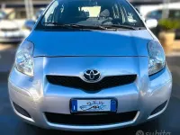 Usata Toyota Yaris Sol 90 CV (66 kW) 2009 Grigio Utilitaria