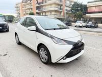 Usata Toyota Aygo X-play 72 CV (52 kW) 2018 Bianco Utilitaria