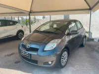 Usata Toyota Yaris Sol 90 CV (66 kW) 2011 Grigio Utilitaria