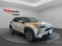 Usata Toyota Yaris Cross Lounge 116 CV (85 kW) 2022 Grigio SUV