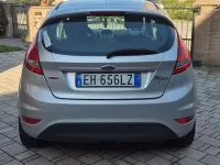 Usata Ford Fiesta 71 CV (52 kW) 2011 Argento Berlina