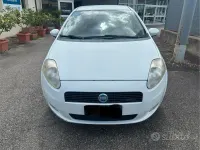 Usata Fiat Grande Punto 90 CV (66 kW) 2006 Bianco Utilitaria
