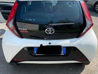 Usata Toyota Aygo 69 CV (50 kW) 2019 Bianco Utilitaria