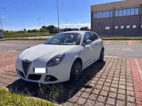 Usata Alfa Romeo Giulietta Distinctive 105 CV (77 kW) 2011 Bianco Utilitaria