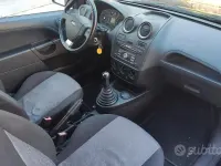 Usata Ford Fiesta 68 CV (50 kW) 2007 Nero Utilitaria