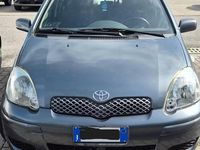 Usata Toyota Yaris Sol 68 CV (50 kW) 2004 Grigio Utilitaria
