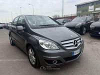 Usata Mercedes B180 109 CV (80 kW) 2011 Grigio Monovolume