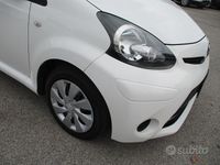 Usata Toyota Aygo Connect Style 68 CV (50 kW) 2012 Bianco Utilitaria