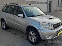 Usata Toyota RAV4 116 CV (85 kW) 2004 Grigio SUV
