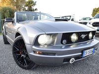 Usata Ford Mustang GT 213 CV (156 kW) 2007 Grigio Cabrio
