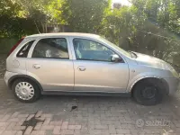 Usata Opel Corsa 69 CV (50 kW) 2004 Grigio Utilitaria