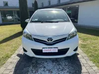Usata Toyota Yaris Lounge 69 CV (50 kW) 2014 Bianco Utilitaria
