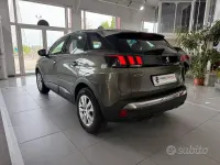 Usata Peugeot 3008 Business-Line 131 CV (96 kW) 2019 Verde SUV