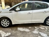 Usata Peugeot 208 Allure 68 CV (50 kW) 2014 Bianco Utilitaria
