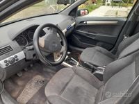 Usata Opel Astra Enjoy 125 CV (91 kW) 2008 Nero Station wagon