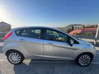 Usata Ford Fiesta 92 CV (67 kW) 2011 Argento Berlina