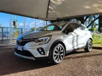 Begagnad Renault Captur Techno 101 HK (74 kW) 2023 Grå SUV
