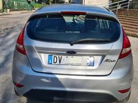 Usata Ford Fiesta 82 CV (60 kW) 2009 Argento Berlina