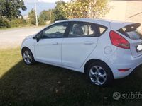 Usata Ford Fiesta Business Edition 70 CV (51 kW) 2012 Bianco Utilitaria