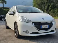 Usata Peugeot 208 Allure 82 CV (60 kW) 2014 Bianco Utilitaria