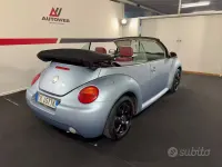 Usata VW New Beetle 102 CV (75 kW) 2004 Bluazzurro Utilitaria