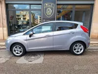 Usata Ford Fiesta Titanium 71 CV (52 kW) 2012 Viola Berlina