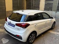Usata Hyundai i20 75 CV (55 kW) 2020 Bianco pastello Berlina