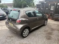 Usata Toyota Aygo Connect Style 68 CV (50 kW) 2014 Marrone Utilitaria