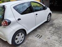 Usata Toyota Aygo Connect Style 68 CV (50 kW) 2011 Bianco Utilitaria
