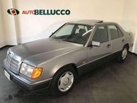 Usata Mercedes E200 122 CV (89 kW) 1989 Grigio Berlina