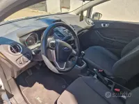 Usata Ford Fiesta 75 CV (55 kW) 2014 Bianco Utilitaria