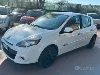 Begagnad Renault Clio II Dynamique 85 HK (62 kW) 2010 Vit Sedan
