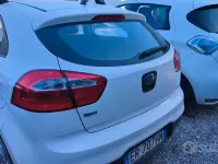 Usata Kia Rio 85 CV (62 kW) 2013 Bianco Berlina