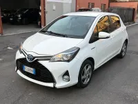 Usata Toyota Yaris Hybrid Active 73 CV (53 kW) 2016 Bianco Berlina