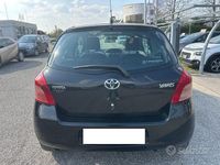 Usata Toyota Yaris 69 CV (50 kW) 2007 Nero Utilitaria