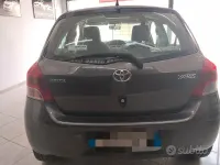 Usata Toyota Yaris 69 CV (50 kW) 2009 Grigio Utilitaria