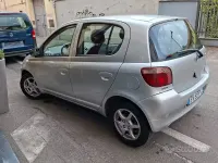 Usata Toyota Yaris Sol 86 CV (63 kW) 2001 Grigio Berlina