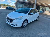 Usata Peugeot 208 Access 81 CV (59 kW) 2014 Bianco Utilitaria