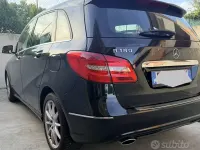 Usata Mercedes B180 122 CV (89 kW) 2013 Nero Utilitaria