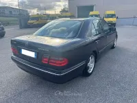 Usata Mercedes E200 Avantgarde 163 CV (119 kW) 2000 Blu Berlina