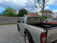Usata Nissan Navara 133 CV (97 kW) 2004 Grigio Pick-up