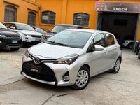 Usata Toyota Yaris Lounge 69 CV (50 kW) 2015 Grigio Utilitaria